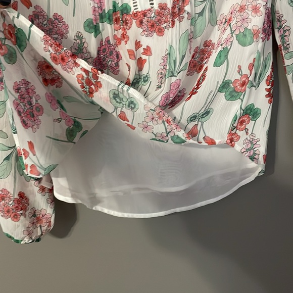 🆕 NWT Tommy Hilfiger - Women’s “Martha’s Vineyard” Floral Blouse - XS - Picture 4 of 7